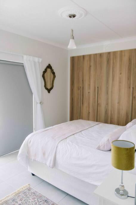 Bright And Airy Parisian Gem Close To The * Kapstadt