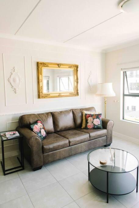 Apartment Bright And Airy Parisian Gem Close To The