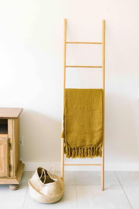 Bright And Airy Parisian Gem Close To The Apartment *