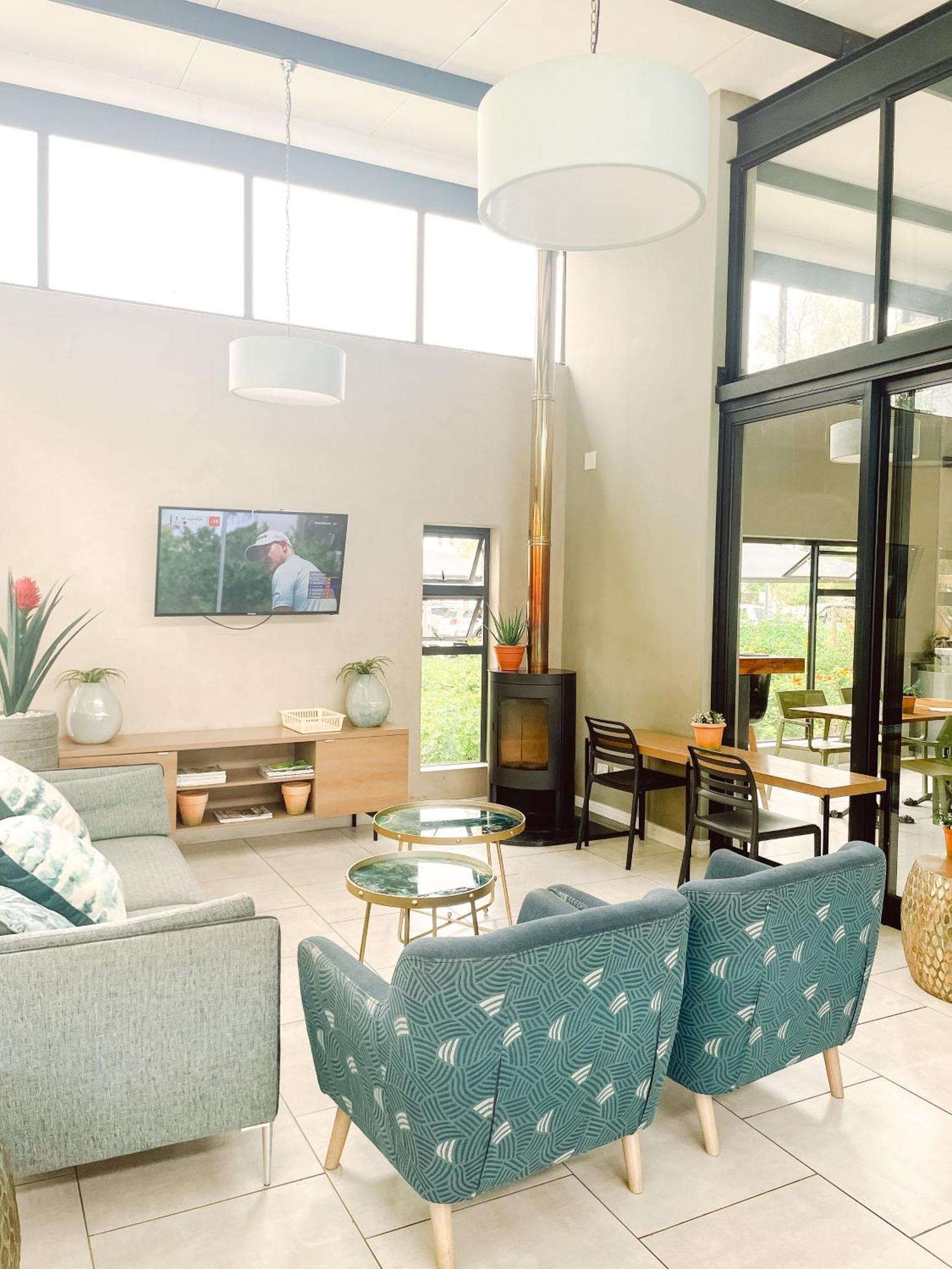 Apartment Bright And Airy Parisian Gem Close To The Kapstadt